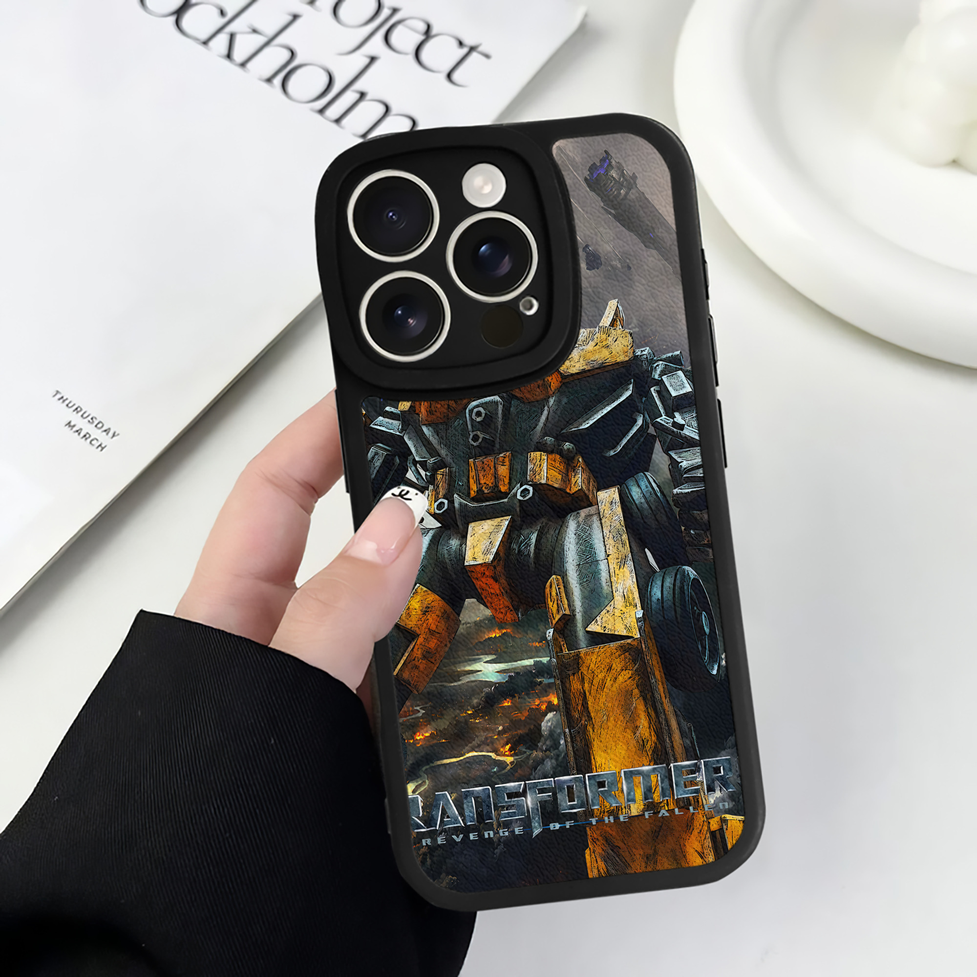 （画像用） Transformers トランスフォーマー 【iPhone 16シリーズ対応】シリコンスマホケース（レザー調） 材質：シリコン